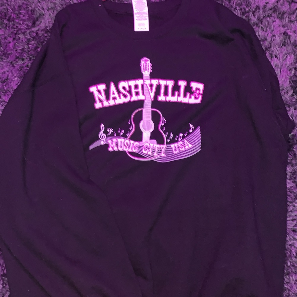 NASHVILLE CREW NECK